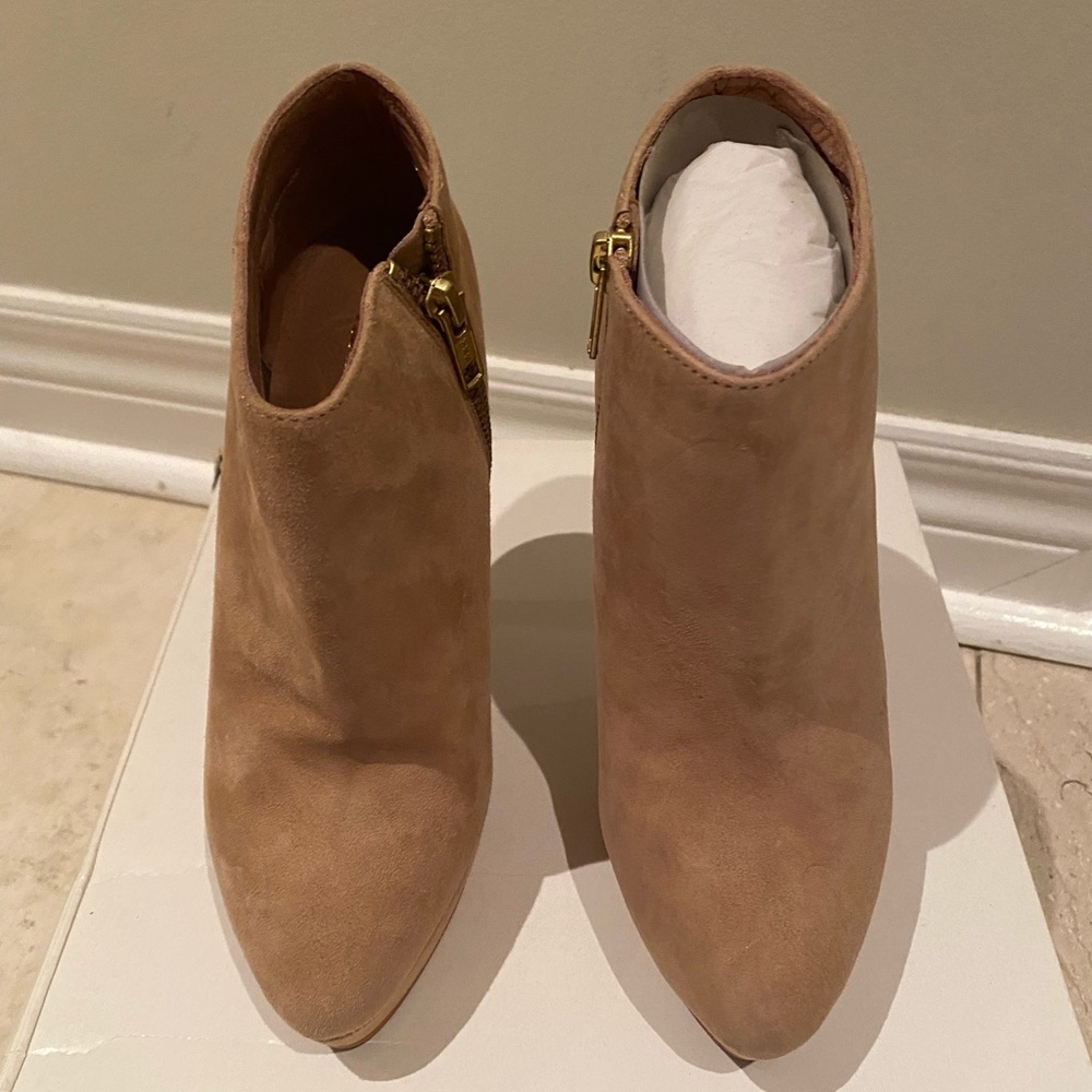 Brand new cute Aldo booties